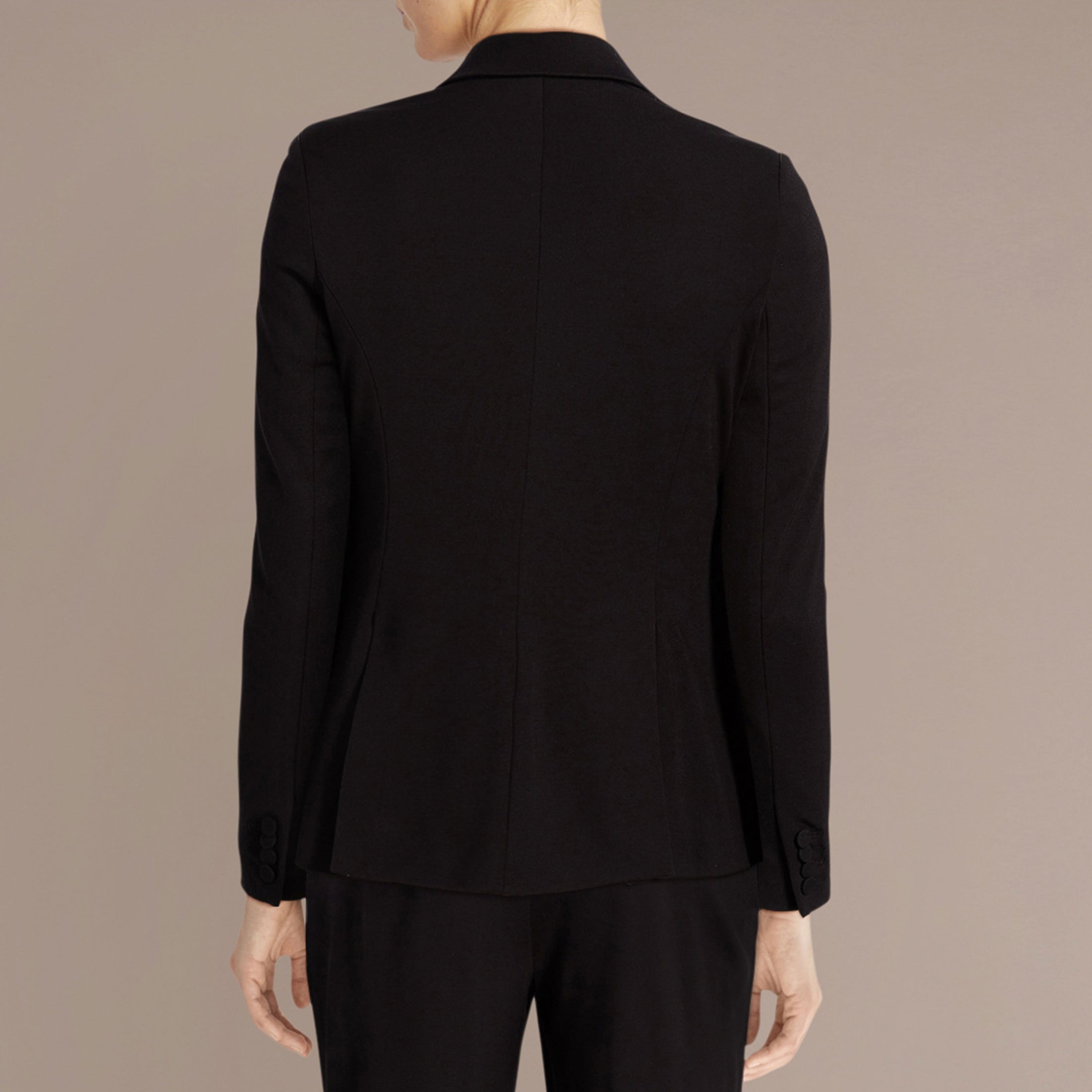 (Black)